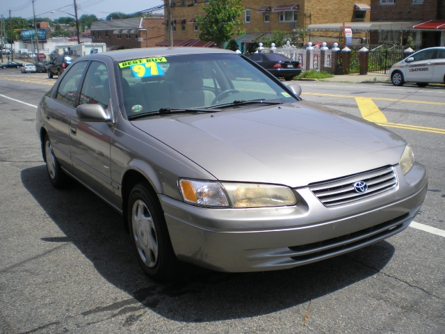 Image 2 of 1997 Toyota Camry Silver