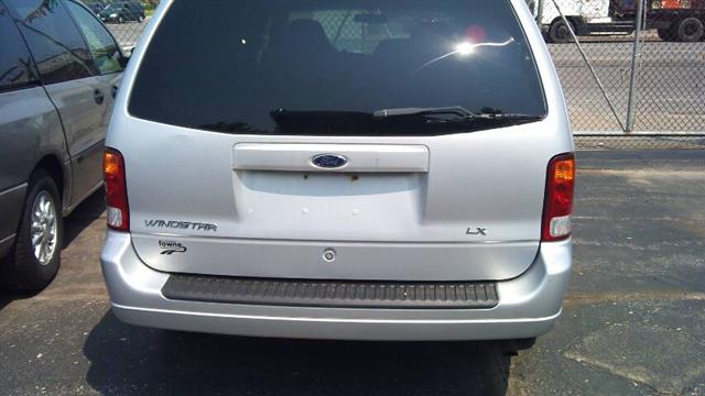 Image 1 of 2002 Ford Windstar LX…