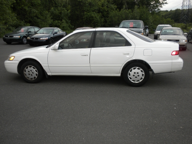 Image 1 of 1999 Toyota Camry LE…