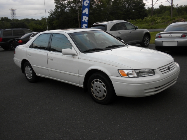 Image 2 of 1999 Toyota Camry LE…