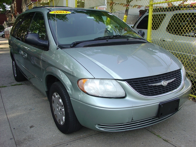 Image 9 of 2003 Chrysler Town &…