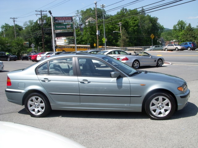 Image 6 of 2002 BMW 325 xi Central…