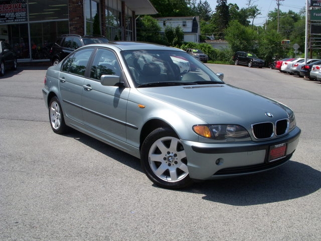 Image 10 of 2002 BMW 325 xi Central…