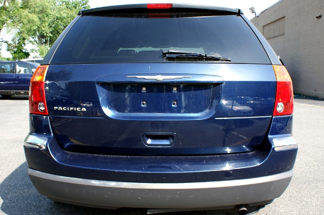 Image 8 of 2004 Chrysler Pacifica…